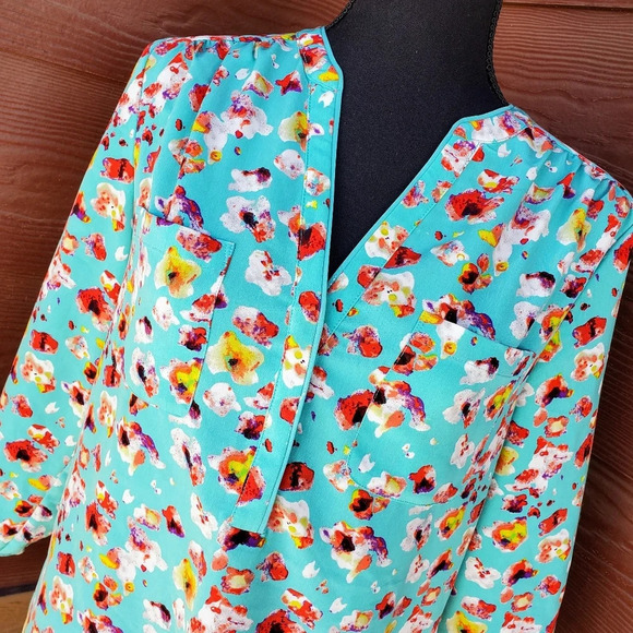 Johnston and Murphy Multicolored V-Neck Print Pockets Blouse Size Small - Picture 6 of 14